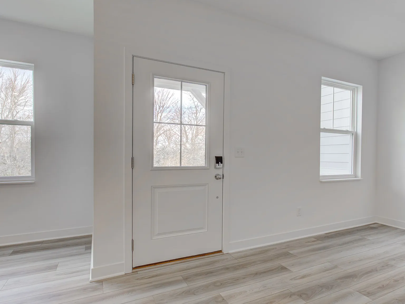 1716 Trinity Ln — Photo 4