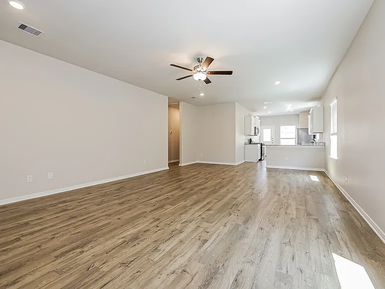 16427 Honeysuckle Hill Dr — Photo 3