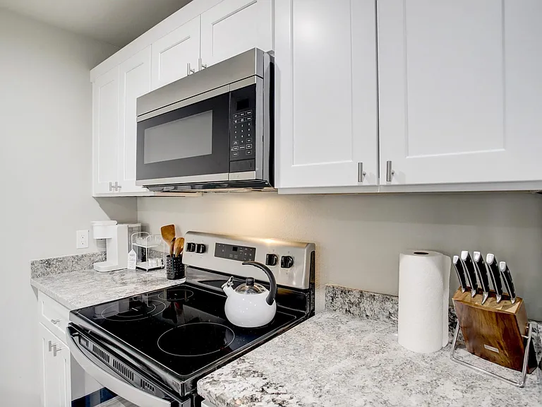 3448 Elgin St #5 — Photo 2