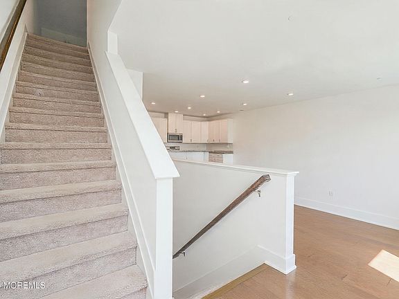 5th image of 37 Midway Road N