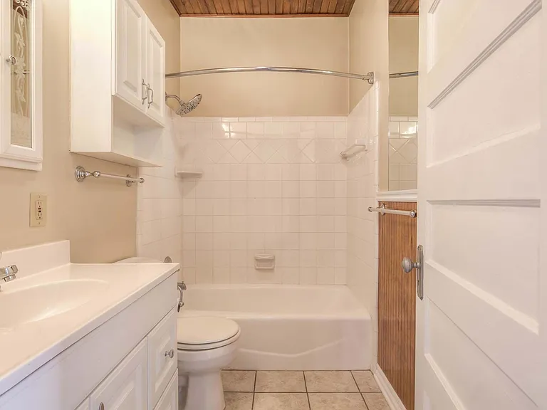 212 W 12th St #2 — Photo 19