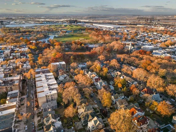 99 Bentley Avenue image 6 of 50