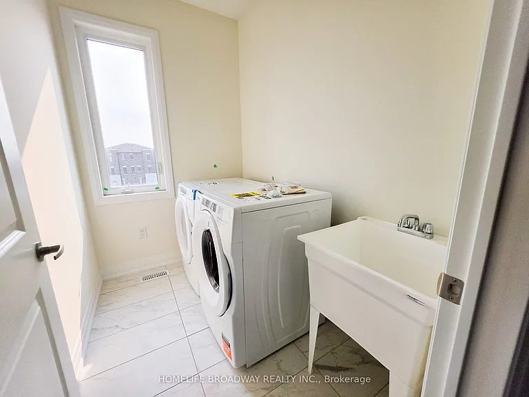 51 Mumbai Dr — Photo 21