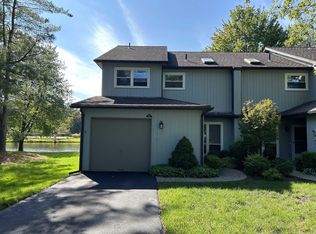 12 Pond Dr E, Rhinebeck, NY 12572