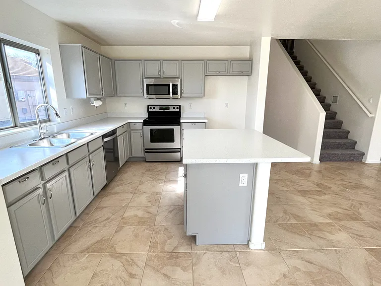 2028 N Wildflower Ln — Photo 4
