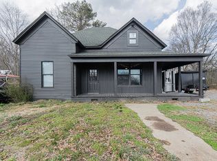 202 1st St, Etowah, TN 37331