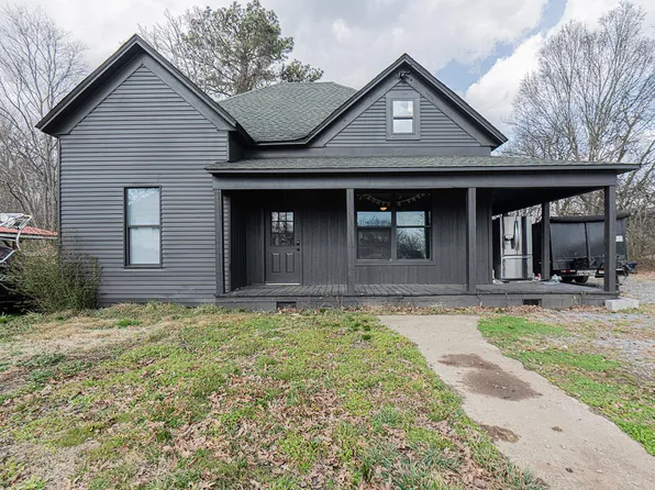 202 1st St, Etowah, TN 37331