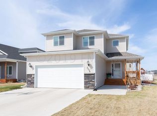 3004 Ridge Dr E, West Fargo, ND 58078