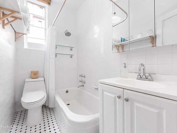 5th image of 224 E 17th St APT 1F
