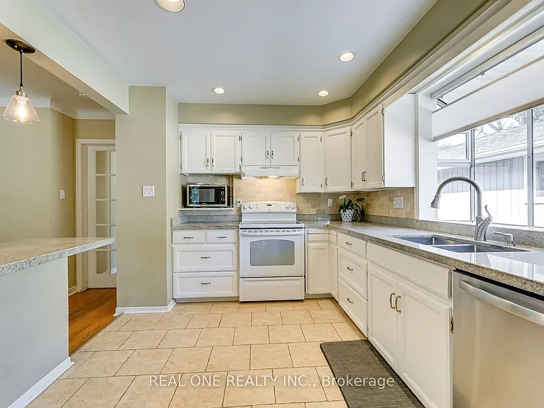 604 Bridle Wood — Photo 16