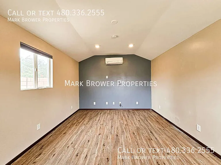 566 S Esmeralda — Photo 25