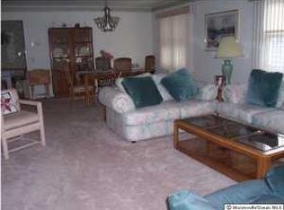 6 Canterbury Ln, Toms River, NJ 08757