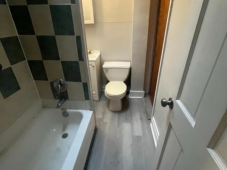 814 Upland St — Photo 15