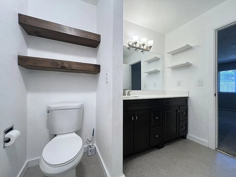 737 N Beachwood St — Photo 30