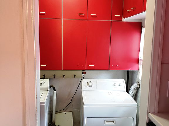 Utility room off of Kitchen