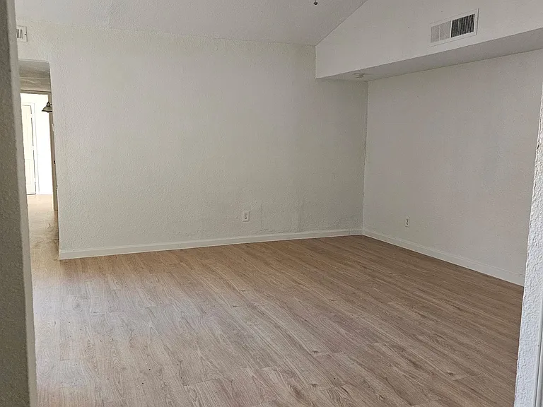 9515 Gonzales Dr — Photo 3