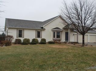 207 Windmill Dr, Rochelle, IL 61068