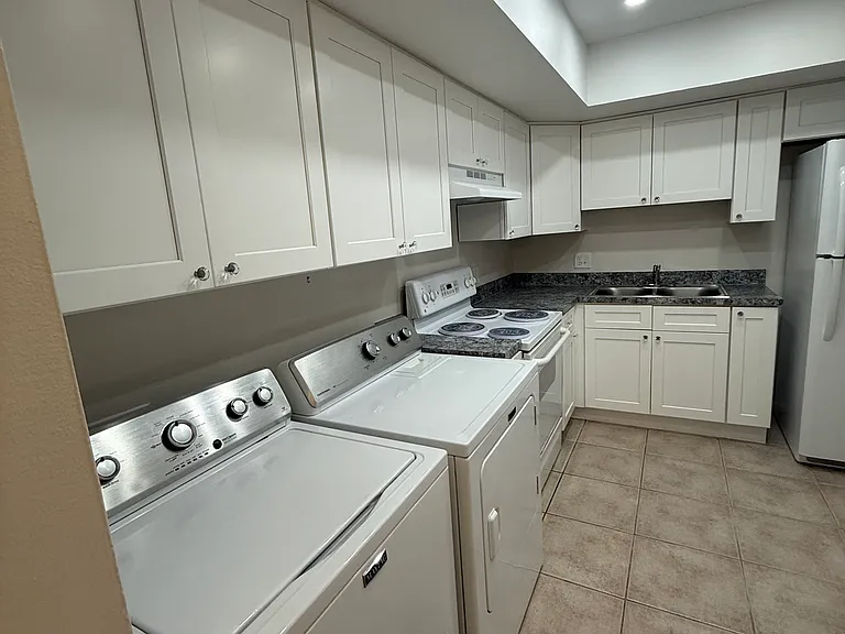 4911 York St #4 — Photo 3