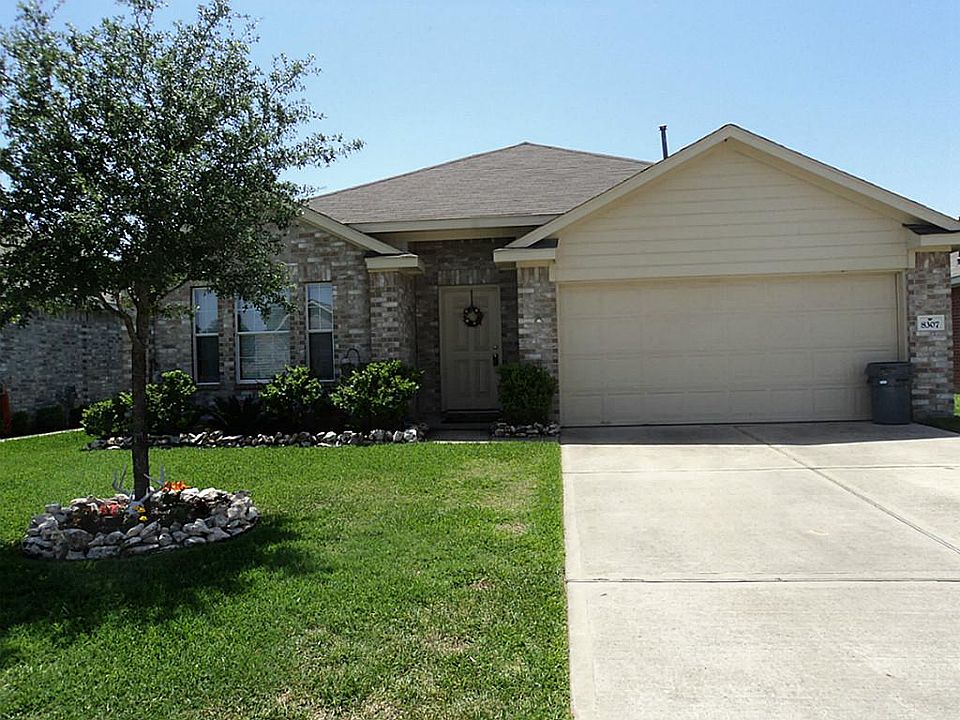 Welcome home in the Spring area and just min for all your needs. Few mile to downtown Tomball and th