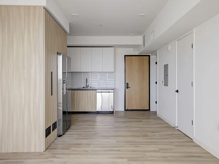 Fairfax Apartments — Photo 38