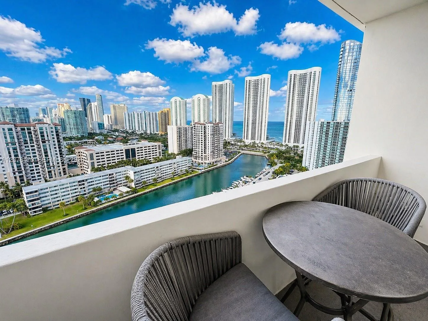 Arlen House Condo — Photo 1
