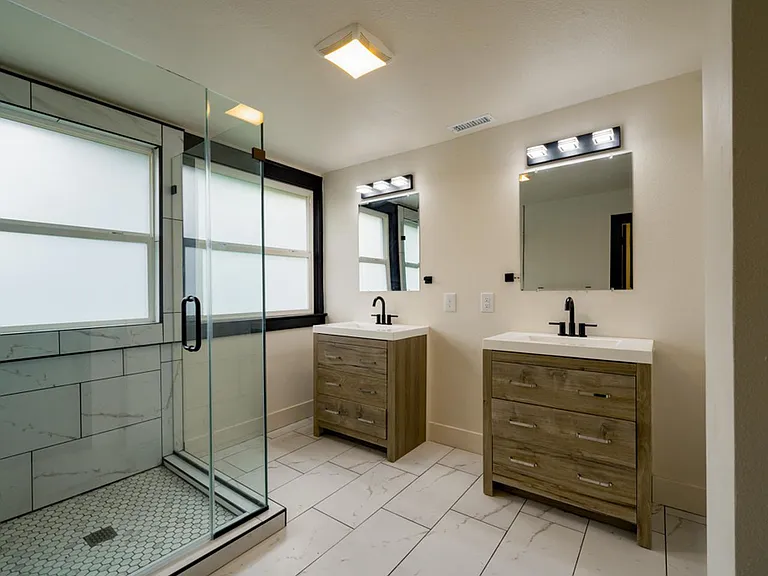 6389 N Commercial Ave — Photo 15