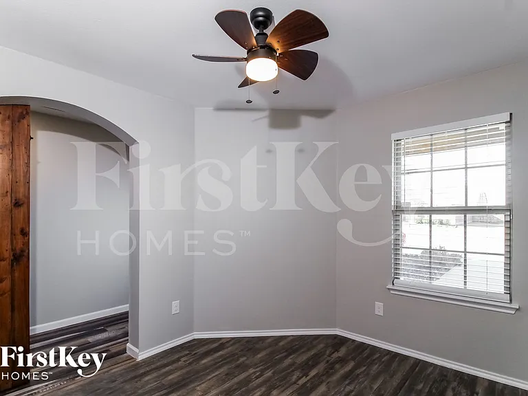 1307 Bent Grass Dr — Photo 5