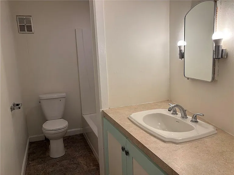 9 York Ave — Photo 7