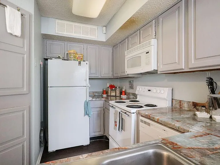 2300 Bamboo Dr #N211 — Photo 15