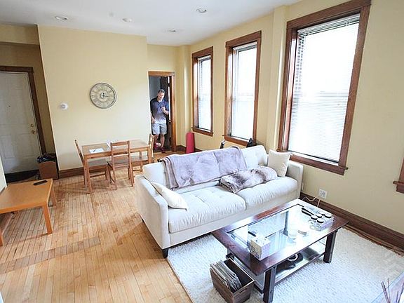 4th image of 1357 N Ashland Ave