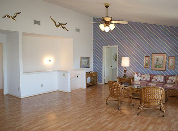 5th image of 209 Barracuda St