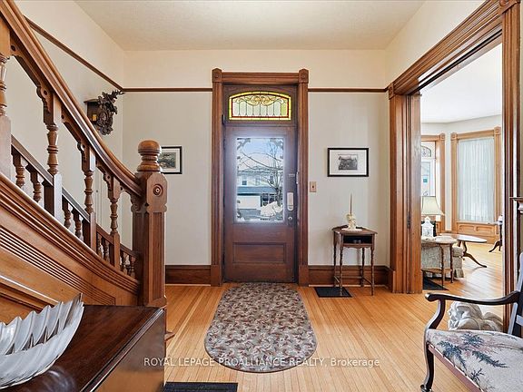 4th image of 246 Colborne St