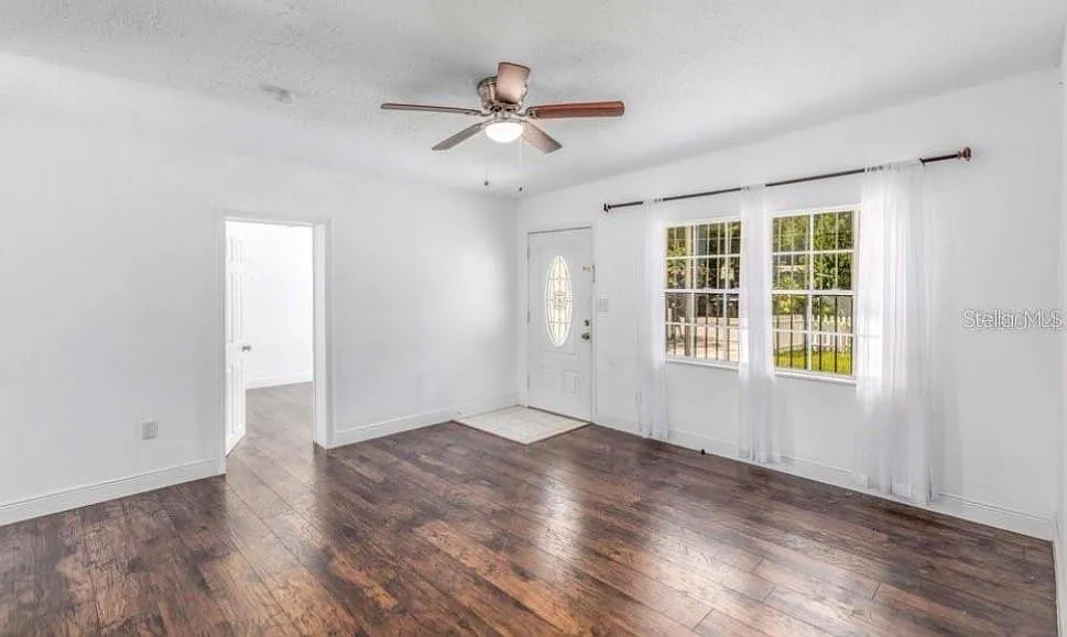 3 bed, 2.0 bath, 1266 sqft, $2,000 — Photo 3