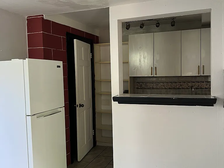 1009 E 23rd Ave #A — Photo 3
