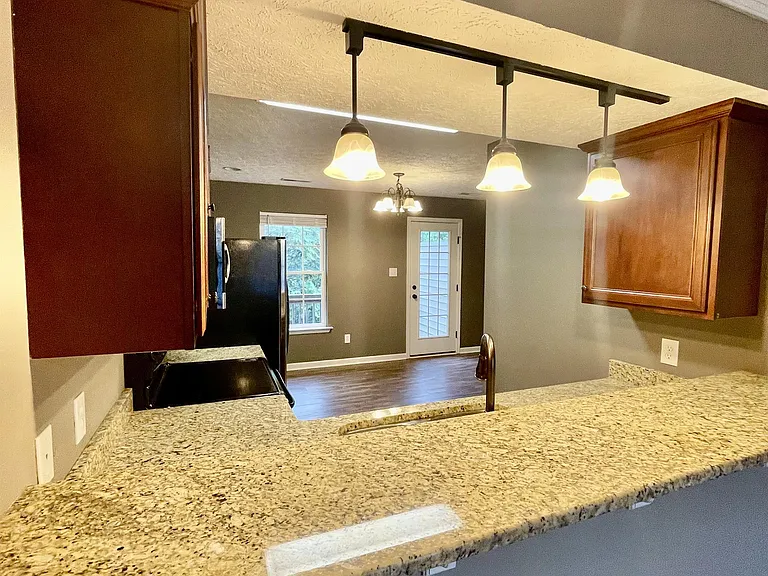 142 Old Tavern Cir #1 — Photo 6