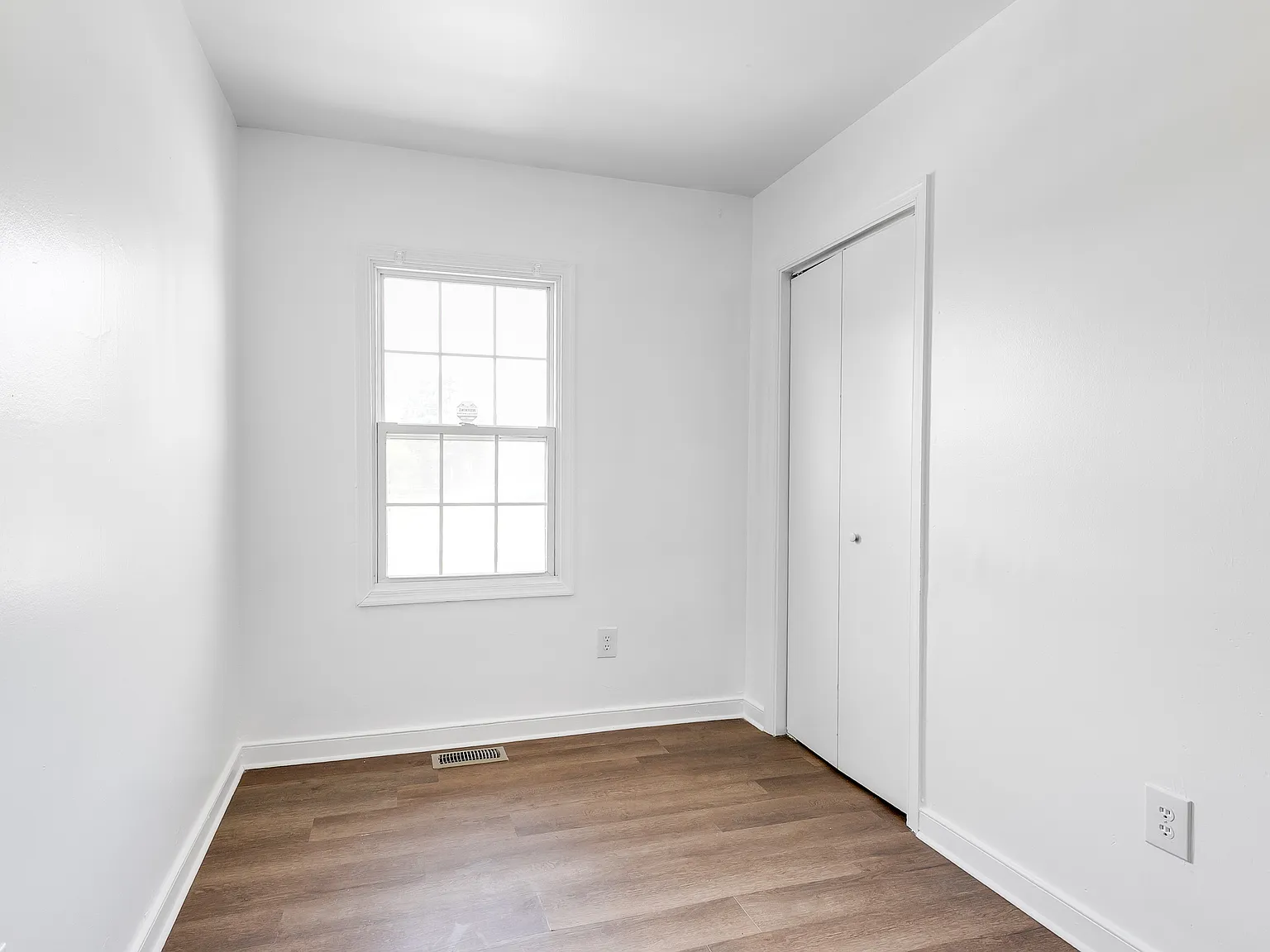4 bed, 1.5 bath, 1372 sqft, $1,995 — Photo 4