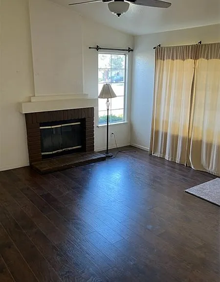 2502 Drummond Dr — Photo 2