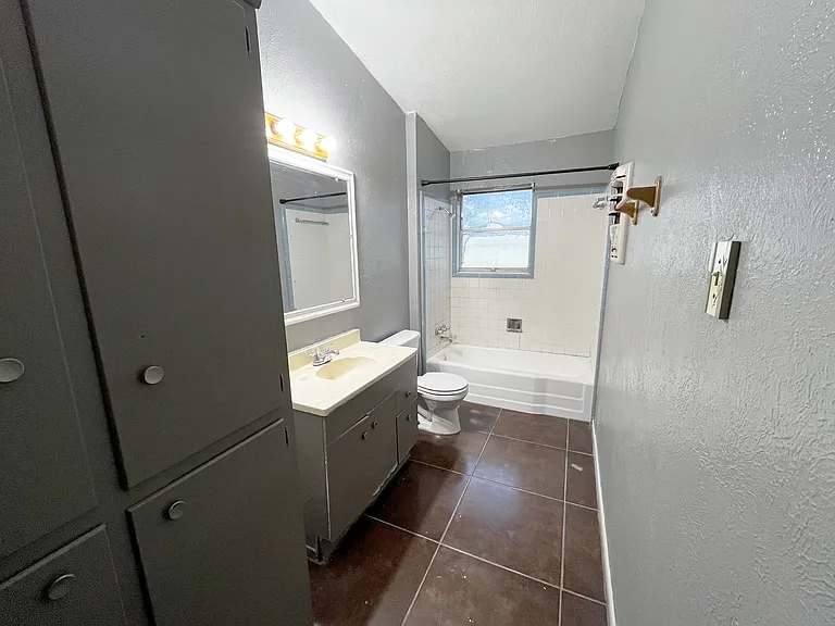 311 S 21st St — Photo 10