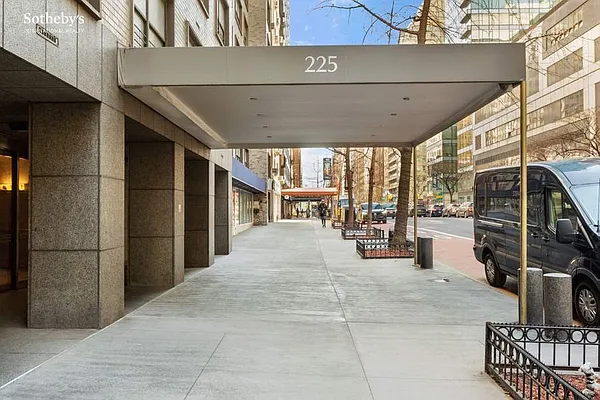 Sold by Sotheby's International Realty | media 25