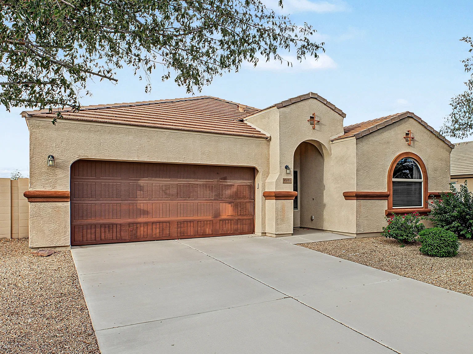 3 bed, 2.5 bath, 2223 sqft, $1,995 — Photo 3