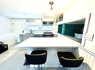 92 Cove St, Portsmouth, RI 02871