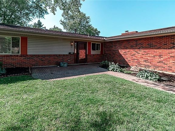 5th image of 5031 Artesia Dr