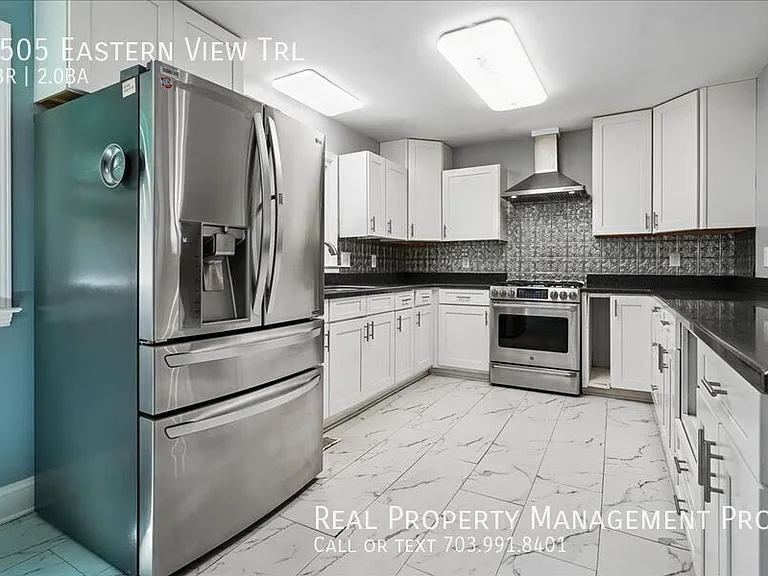 9505 Eastern View Trl — Photo 10