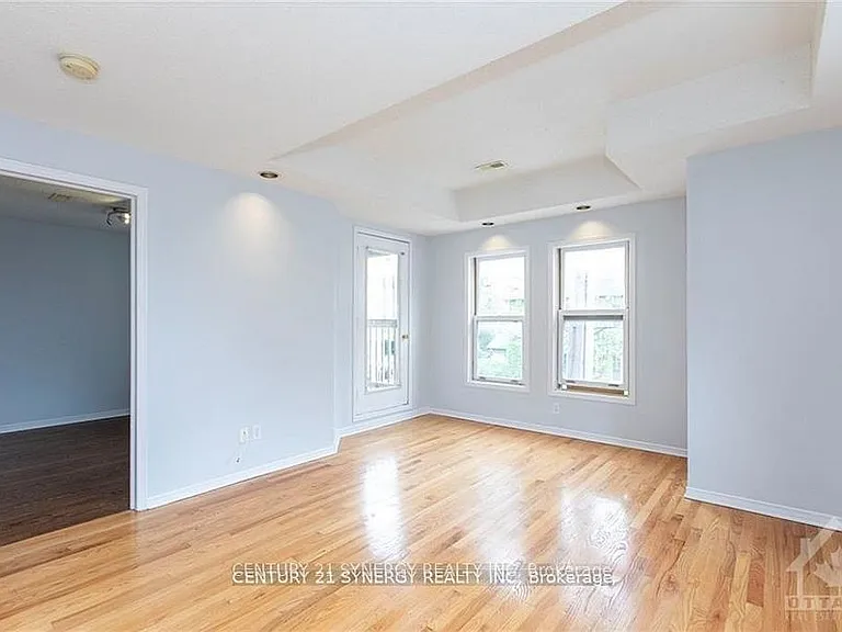 450 Maclaren St #11 — Photo 2