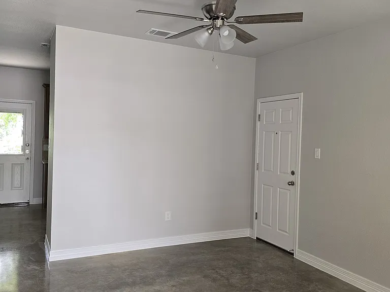 1708 E Leon St — Photo 2