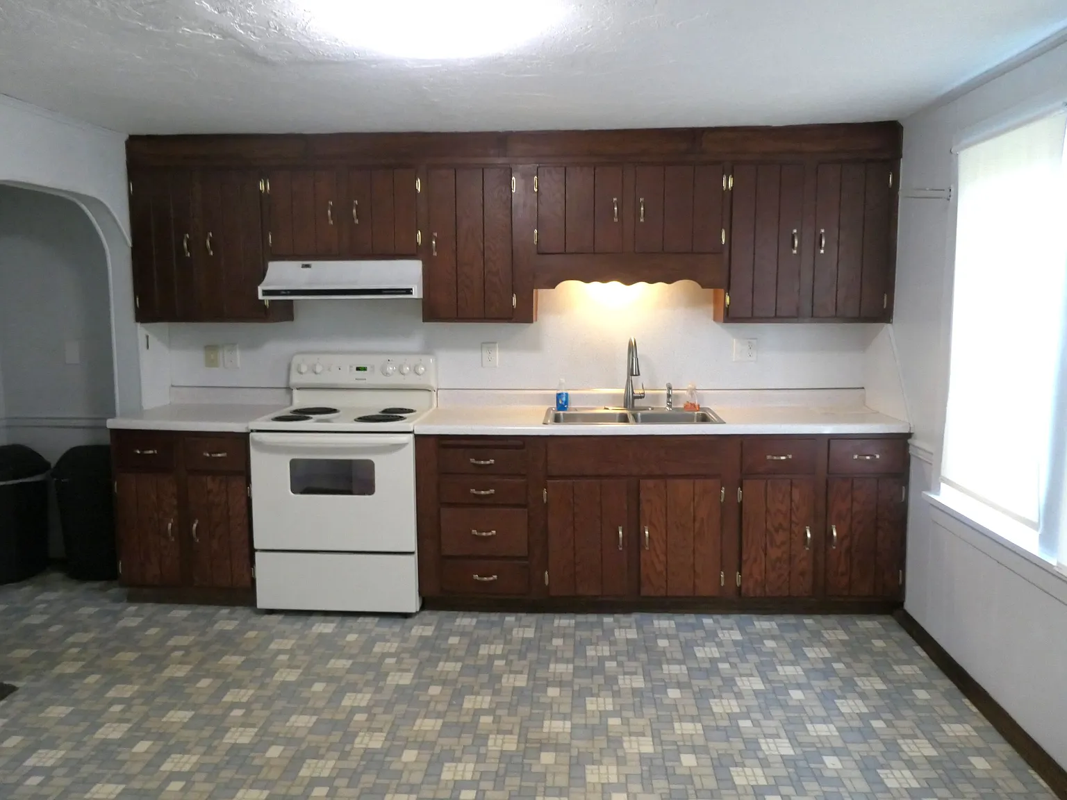 4 bed, 1800 sqft, $1,695 — Photo 2