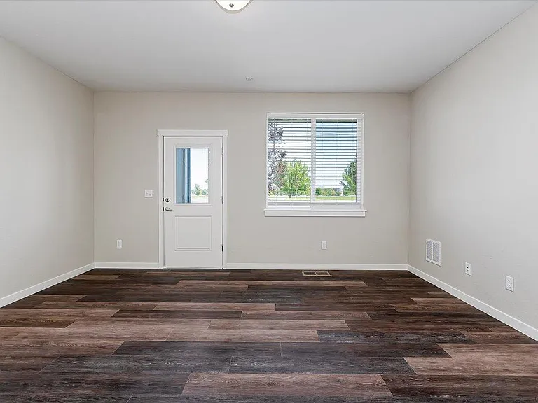 The Summit Apartments — Photo 40