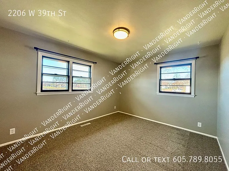 2206 W 39th St — Photo 8