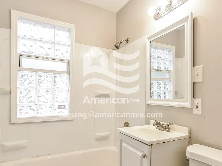 893778_014_bathroom_14160657.jpg