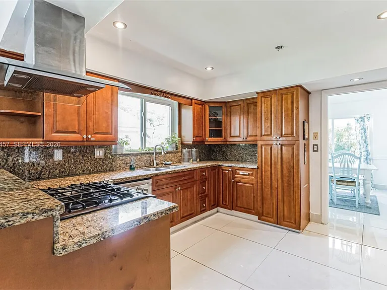 633 N Crescent Dr — Photo 19